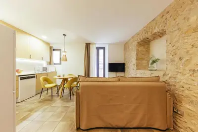 Una televisión o centro de entretenimiento en Bravissimo Mercadal 3, one-bedroom plus sofa bed