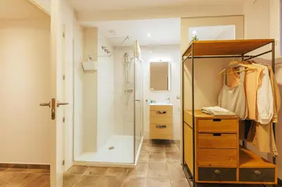 Un baño de Bravissimo Mercadal, Monthly Apartment