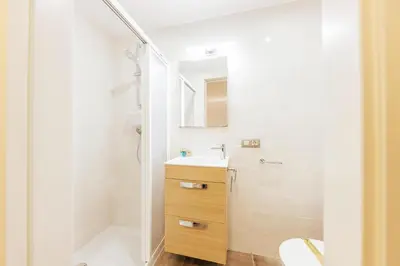 Un baño de Bravissimo Mercadal, one-bedroom plus sofa bed
