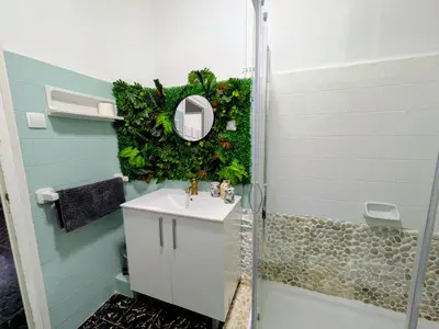 Un baño de THE ROOM - APARTMENT IN LLORET