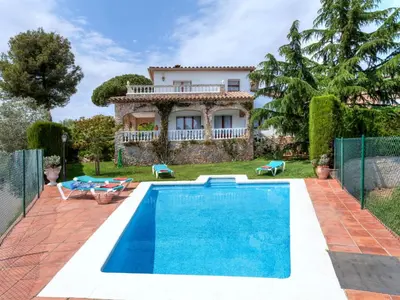 Piscina en o cerca de Holiday Home Mas Vila by Interhome