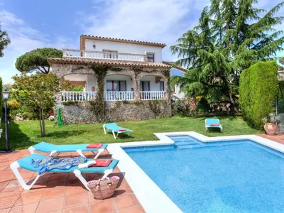 Piscina en o cerca de Holiday Home Mas Vila by Interhome