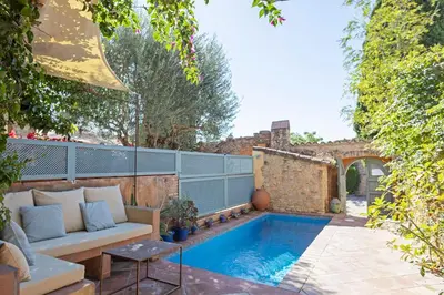 Piscina en o cerca de Encantadora casa en Peratallada
