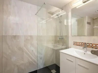Un baño de Apartamento a 50m de la playa