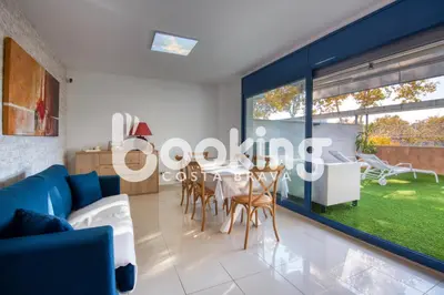 Zona de estar de Soleado - apartament amb gran terrassa al centre de Platja d'Aro, amb parking i piscina comunitària