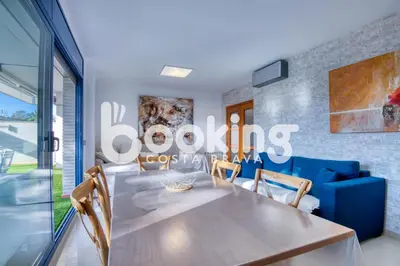 Zona de estar de Soleado - apartament amb gran terrassa al centre de Platja d'Aro, amb parking i piscina comunitària