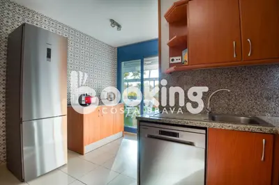 Una cocina o zona de cocina en Soleado - apartament amb gran terrassa al centre de Platja d'Aro, amb parking i piscina comunitària
