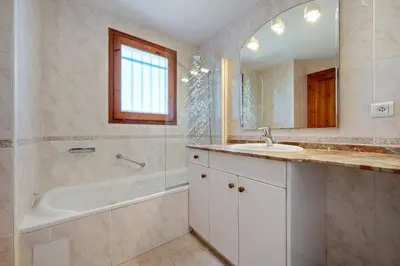 Un baño de Hauzify I Casa Marinada