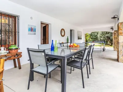 Zona de estar de Holiday Home Gavarres by Interhome