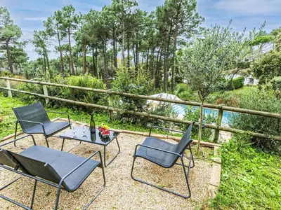 Jardín al aire libre en Holiday Home Gavarres by Interhome