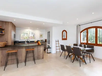 Una cocina o zona de cocina en Holiday Home Gavarres by Interhome