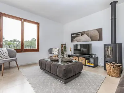 Una televisión o centro de entretenimiento en Holiday Home Gavarres by Interhome
