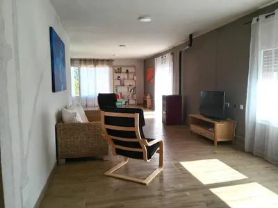 Una televisión o centro de entretenimiento en Calma i descans a Begur