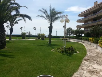 Jardín al aire libre en Apartaments Marítim Torre Valentina