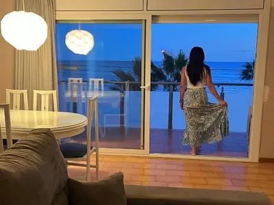 Zona de estar de Apartamento con vistas al mar y piscina