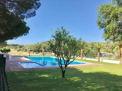 Piscina en o cerca de Cozy Glamping Chalet in Palams with Garden View