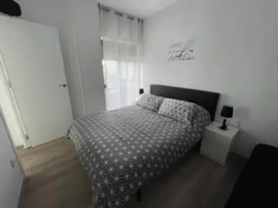 Cama o camas de una habitación en Apartamento céntrico Playa de Aro con piscina.