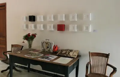 Una televisión o centro de entretenimiento en Hostal Montsoliu