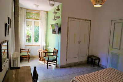 Zona de estar de Hostal Montsoliu