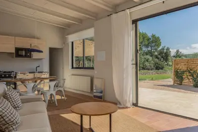 Una cocina o zona de cocina en Casa de campo Masos de Pals con parking y piscina