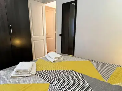 Cama o camas de una habitación en Apartamento cerca de la playa