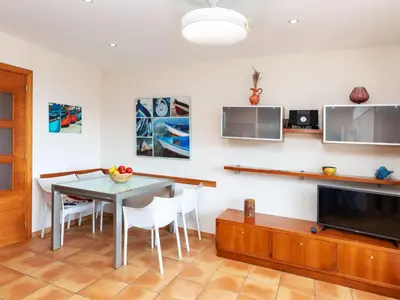Una televisión o centro de entretenimiento en Apartment Codolar by Interhome