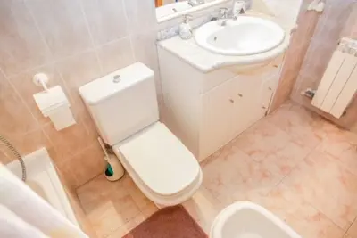 Un baño de Apartment Equiped Fenals Beach