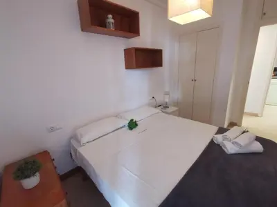 Cama o camas de una habitación en Apartamento en Platja d'Aro: A/C, Parking, a 2 Pasos de la Playa, 3 Hab, Terraza. - ES-209-12