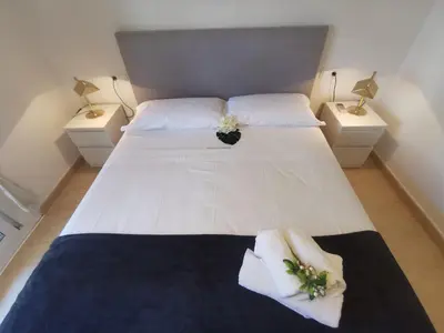 Cama o camas de una habitación en Apartamento en Platja d'Aro: A/C, Parking, a 2 Pasos de la Playa, 3 Hab, Terraza. - ES-209-12