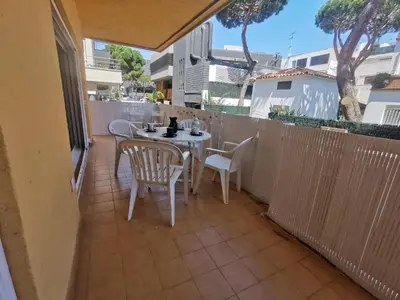 Un balcón o terraza de Apartamento en Platja d'Aro: A/C, Parking, a 2 Pasos de la Playa, 3 Hab, Terraza. - ES-209-12