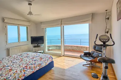 Una televisión o centro de entretenimiento en Sa Tuna Villa CEMA