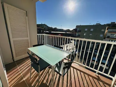 Un balcón o terraza de Apartament a Palamós amb plaça de parking