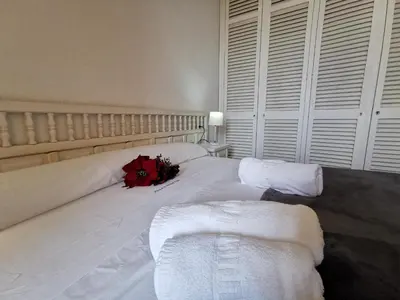 Cama o camas de una habitación en Apartamento frente al mar en Platja d'Aro - ES-209-3