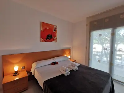 Cama o camas de una habitación en Apartamento con WIFI a 5 Minutos de la Playa y Cerca de Tiendas y Restaurantes - ES-209-10
