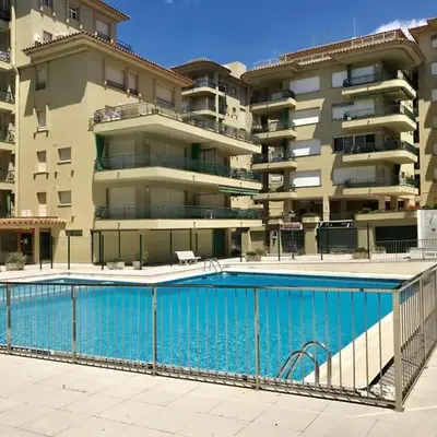 Apartamento de 2ª línea de mar con piscina