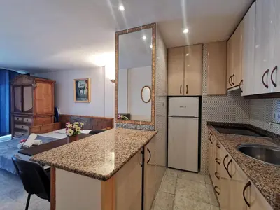 Una cocina o zona de cocina en Estudio con Terraza y Vista al Mar en Costa Brava - ES-209-7