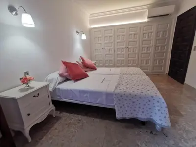 Cama o camas de una habitación en Villa de lujo con piscina, jardín y vistas al mar, a 100m de la playa en S'Agaró - ES-209-27