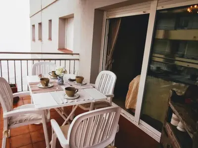 Zona de estar de Apartamento en primera línea de mar en Platja d'Aro, tranquilo y soleado, con terraza y parking - ES-209-23