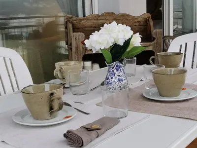 Un restaurante o sitio para comer en Apartamento en primera línea de mar en Platja d'Aro, tranquilo y soleado, con terraza y parking - ES-209-23