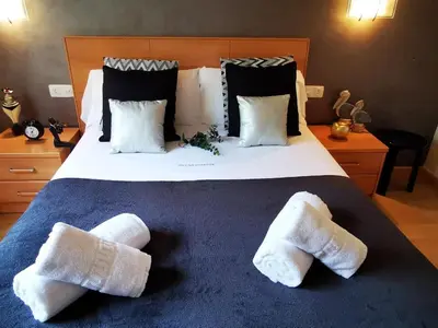Cama o camas de una habitación en Apartamento céntrico en Playa de Aro con terraza y vistas al mar - ES-209-28