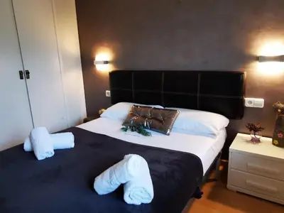 Cama o camas de una habitación en Apartamento céntrico en Playa de Aro con terraza y vistas al mar - ES-209-28