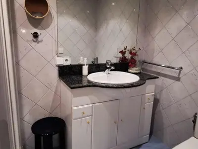 Un baño de Apartamento céntrico en Playa de Aro con terraza y vistas al mar - ES-209-28