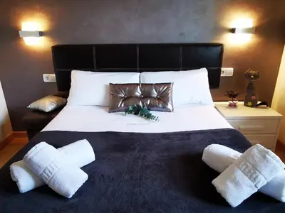 Cama o camas de una habitación en Apartamento céntrico en Playa de Aro con terraza y vistas al mar - ES-209-28