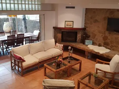 Zona de estar de Villa élégante à Platja d'Aro près de la plage, climatisée avec terrasse et proche des boutiques et restaurants - ES-209-35