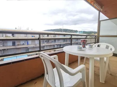 Un balcón o terraza de Apartamento en el Centro de Platja d'Aro con Piscina, Terraza y Cerca de la Playa - ES-209-45