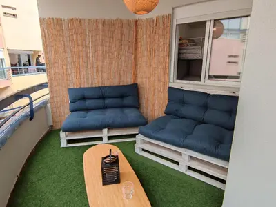 Zona de estar de Apartamento luminoso cerca de la playa con terraza vintage en Platja d'Aro - ES-209-64