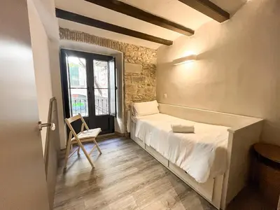 Cama o camas de una habitación en Old Town duplex with character
