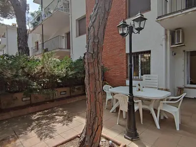 Un balcón o terraza de Apartamento con terraza a metros de la playa y zona comercial, ideal familiar - Costa Brava - ES-209-68