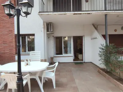 Un balcón o terraza de Apartamento con terraza a metros de la playa y zona comercial, ideal familiar - Costa Brava - ES-209-68