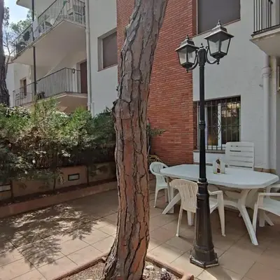 Apartamento con terraza a metros de la playa y zona comercial